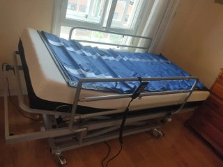 Cama articulada barandillas  protección completa