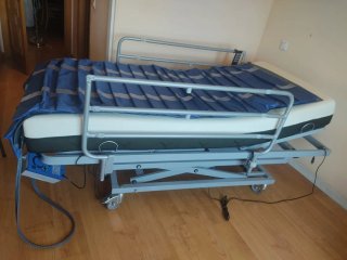 Cama articulada barandillas  protección completa