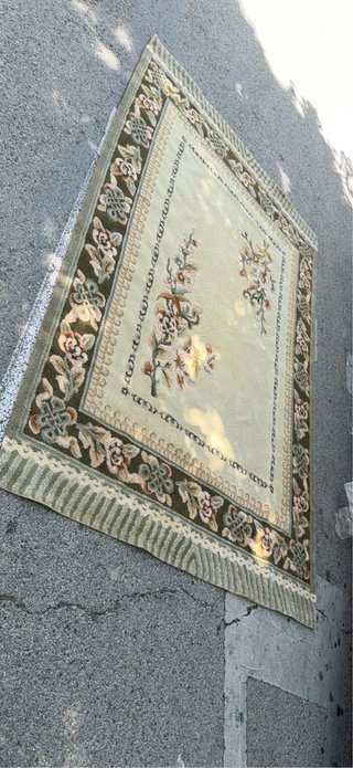 Alfombra de tela y lana beige y rosa