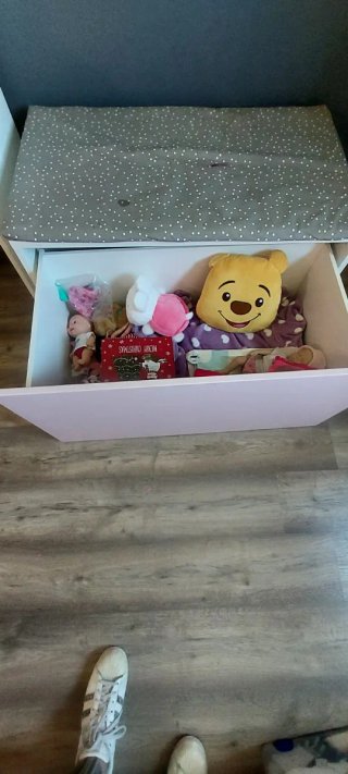 Baúl infantil de madera rosa