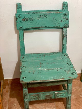 Scrivania in legno massello restaurata + sedia vintage