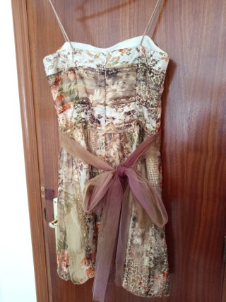 Vestido de fiesta corto estampado