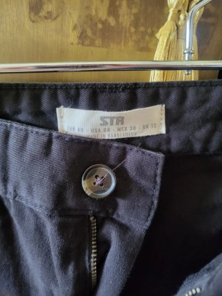 Pantalones cargo negros Stradivarius talla L 40