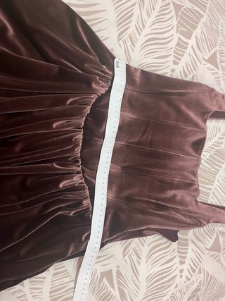 Vestido ZARA de terciopelo granate