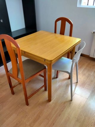 Sofá cama marrón Librería Mesa y sillas