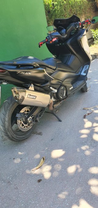 Yamaha TMAX  560 Negra