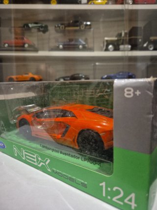 Lamborghini Aventador LP700-4 Welly 1:24