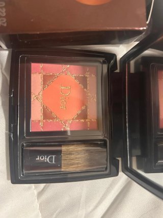 Dior Polvos Iluminadores Beige y Dorado