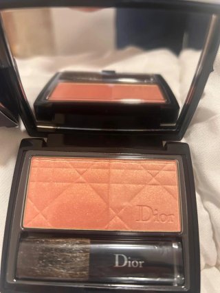 Dior Polvos Iluminadores Beige y Dorado