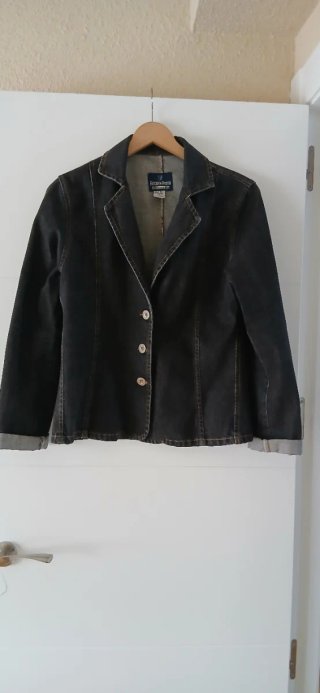 Cazadora vaquera negra