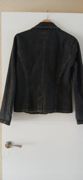 Cazadora vaquera negra