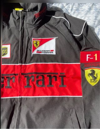 Chaqueta Ferrari F1 Talla M Parches