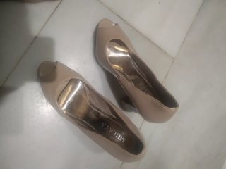 Regalo con vestido o compra. peeptoe nude, beige.