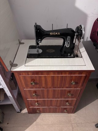 Máquina de coser Sigma antigua