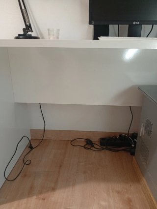 Tavolo da scrivania bianco in legno Ikea