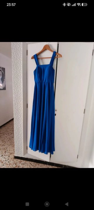 Vestido fiesta azul talla 38 mide 146cm