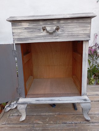 Mesita de noche antigua madera gris