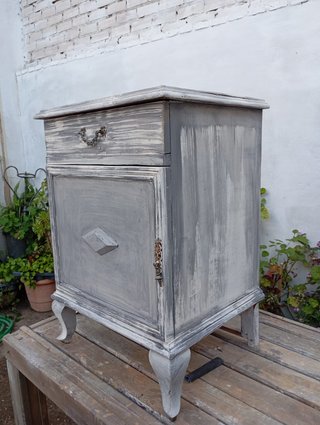 Mesita de noche antigua madera gris