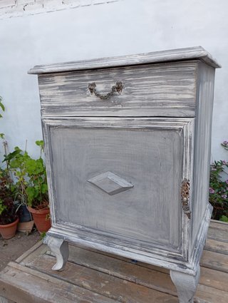 Mesita de noche antigua madera gris