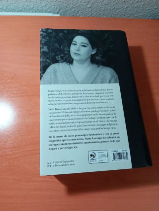 "Las dos vidas de Mina Índigo"