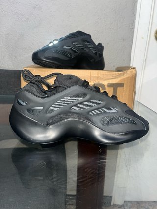 Adidas Yeezy 700 v3 Negro/Gris