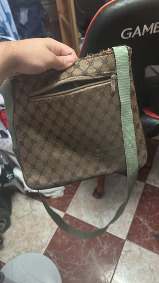 Bolso Marrón con Rayas Verdes y Rojas