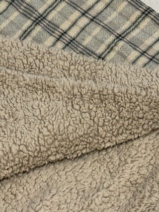 Copriletto a quadri beige e grigio di Zara Home