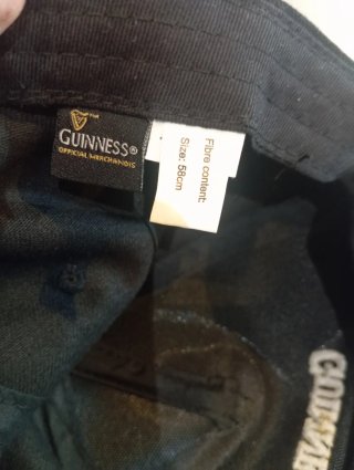 Gorra Guinness Negra con Abridor