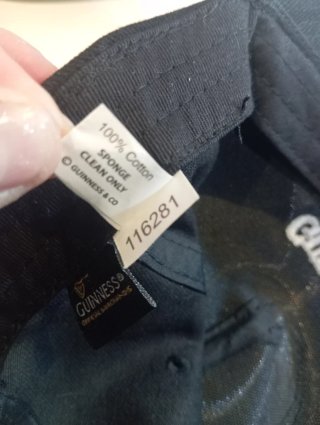 Gorra Guinness Negra con Abridor