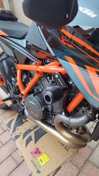 KTM 1290 Super Duke R 2022 Negra/Naranja