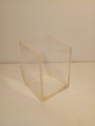 Cubilete de metacrilato transparente