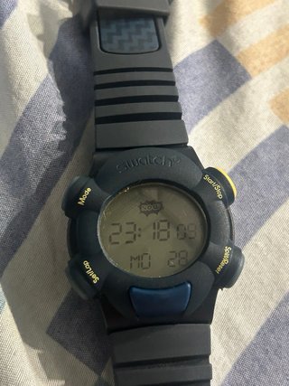 Reloj Swatch Digital Negro y Azul