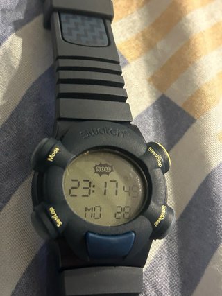 Reloj Swatch Digital Negro y Azul