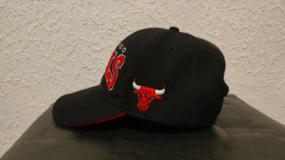 Gorra Chicago Bulls Snapback Negra y Roja