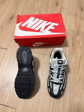 Nike P-6000 Negras y Blancas (Talla 41)