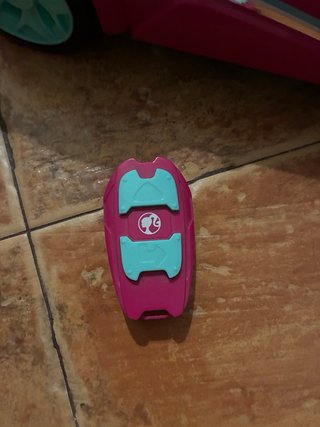 Coche Barbie Teledirigido Rosa