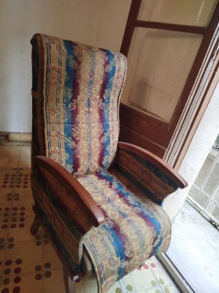Butaca de tela y madera