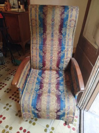 Butaca de tela y madera
