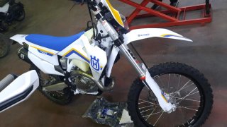 Husqvarna Enduro Moto Manual 2023 30 horas de uso