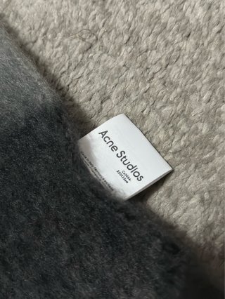 Bufanda Acne Studios Gris y Negra