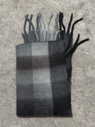 Bufanda Acne Studios Gris y Negra