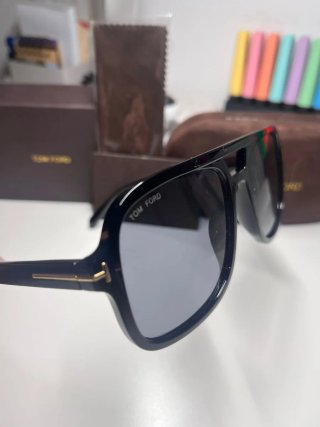 Gafas de sol Tom Ford negras y grises