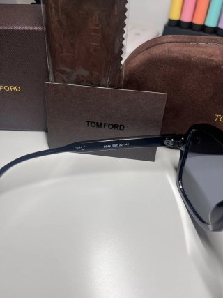 Gafas de sol Tom Ford negras y grises