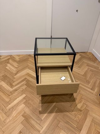 Mesita de noche Kenay cristal y madera