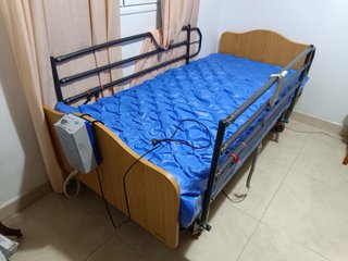 Cama articulada con motor