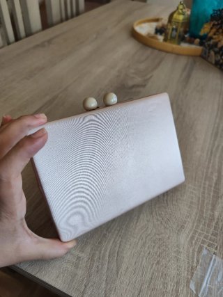 Bolso de satén rosa oro