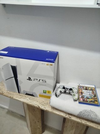 Consola PlayStation 5 (PS5) + Juego GTA V