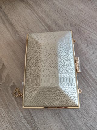 Bolso dorado piel serpiente