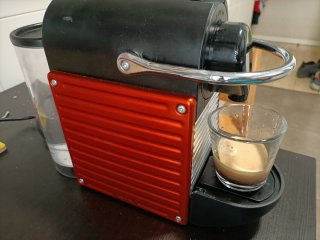 Cafetera Nespresso Krups Pixie Roja