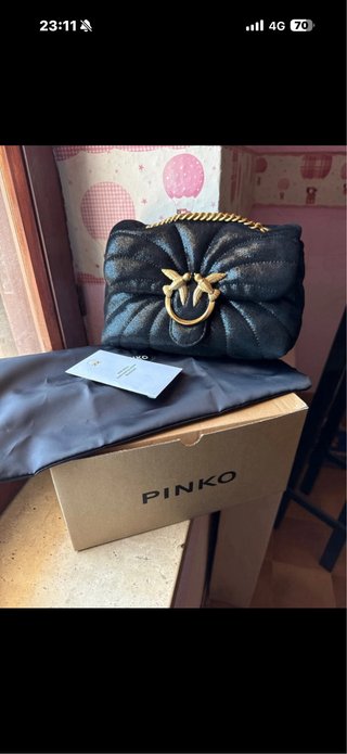Pinko borsa in pelle nera con dettaglio oro